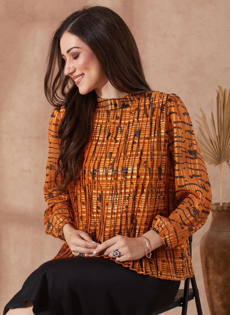 جلو باص بلوزة حفلات نسائية جلوبس ساتان بلون الصدأ بطبعة تجريدية ورقبة عالية وأكمام بيشوب وكشكش أكورديون